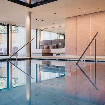 Der Indoor & Outdoorpool im Wellnessbereich von Rupertus