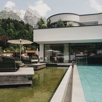Der Indoor & Outdoorpool im Wellnessbereich von Rupertus